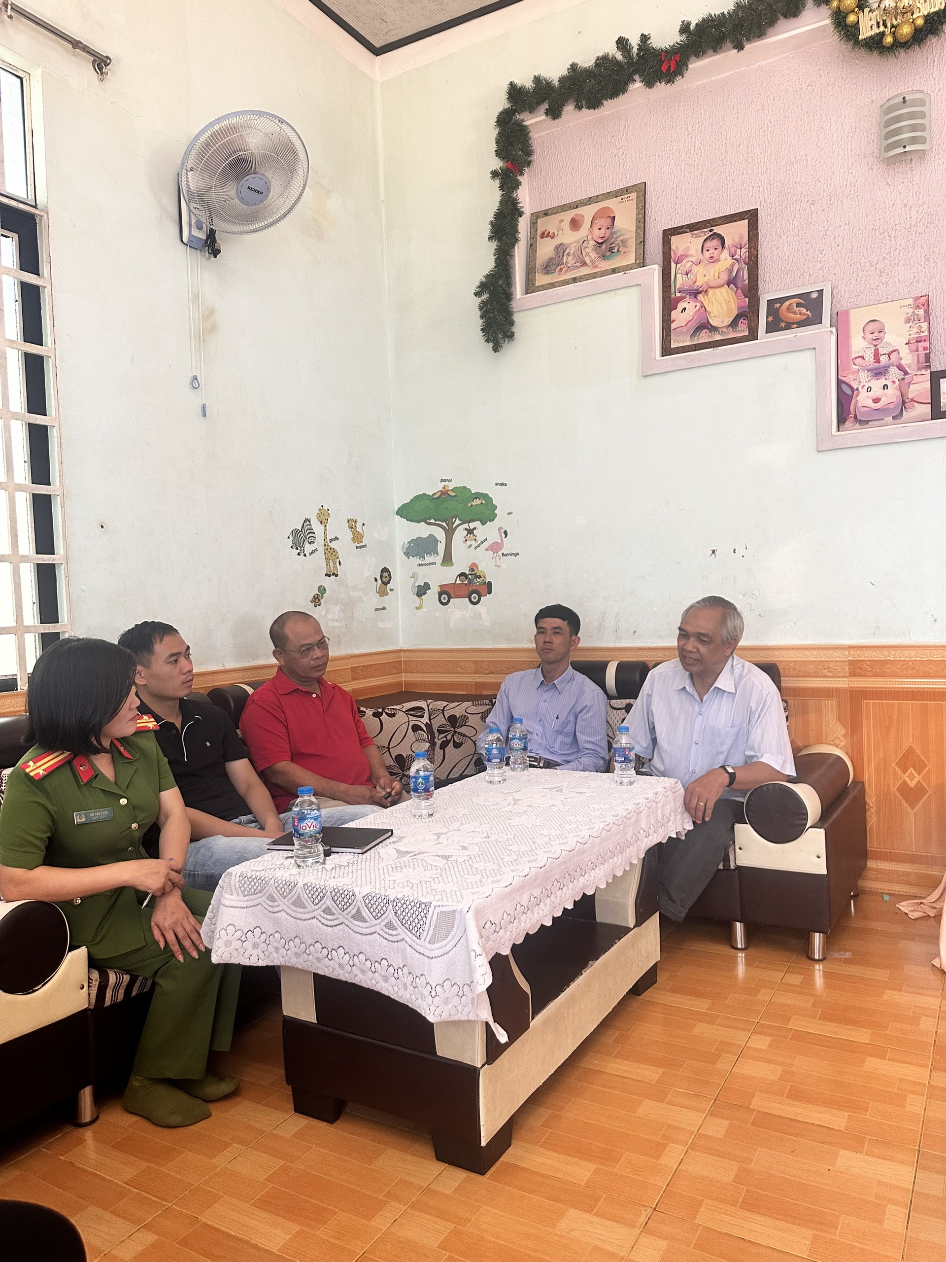 Đảng ủy, UBND, HĐND, UBMTTQ phường Tân Lập tổ chức đoàn đến thăm hỏi, trao đổi, nắm bắt tình hình hoạt động, tư tưởng, tâm tư nguyện vọng của bà con trong Chi hội Tin Lành Păn Lăm - Kô Siêr